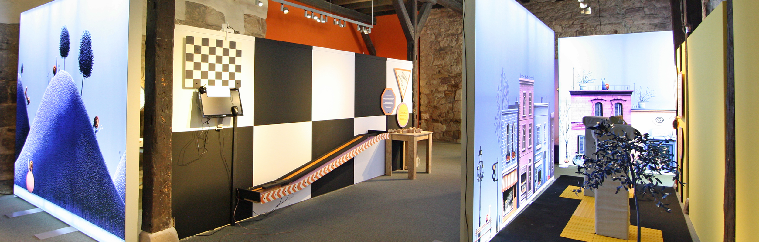 In der Ausstellung mit einigen bunten Mitmachstationen. In der Ausstellung mit einigen bunten Mitmachstationen.