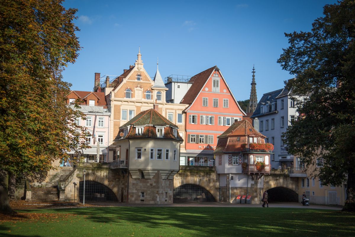 Maille Maille mit Blick auf die Innere Brücke