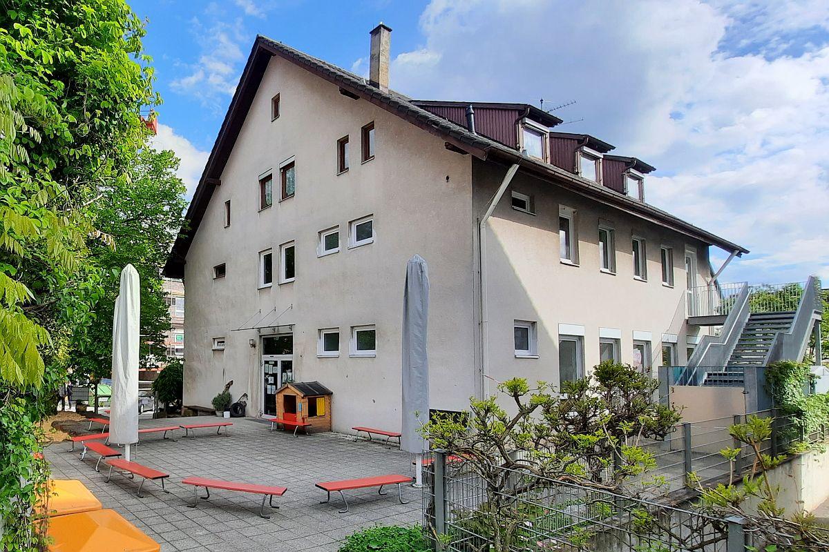 Das Gebäude des katholischen Kindergartens St. Albertus von außen