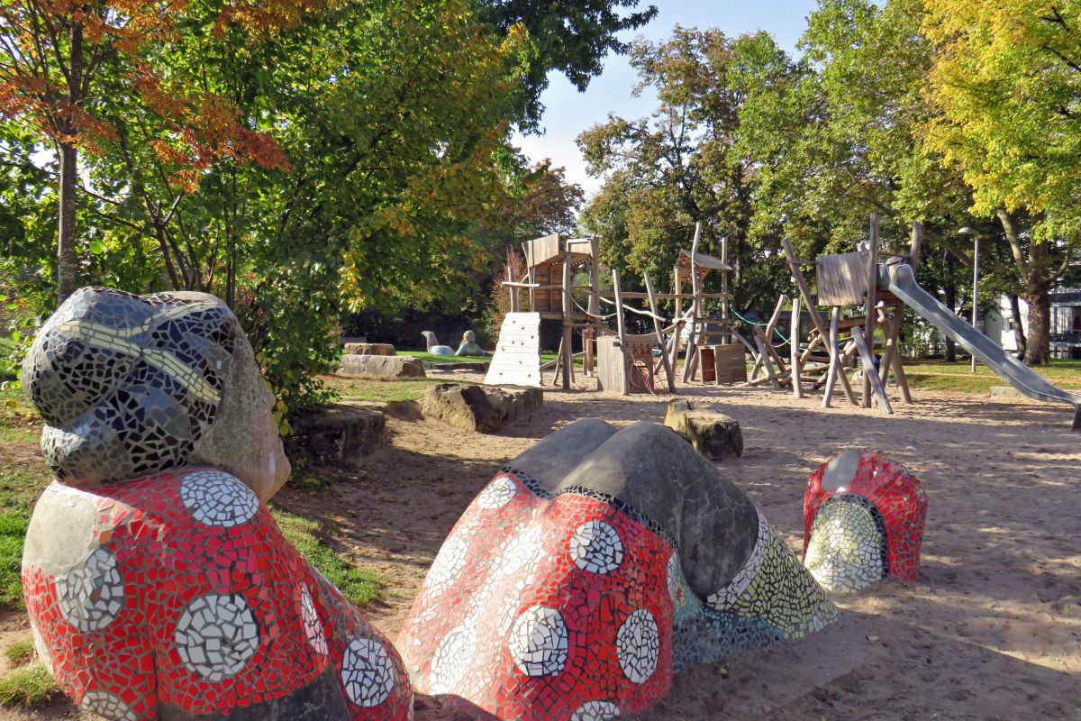 Blick über den Spielplatz Schubartanlage