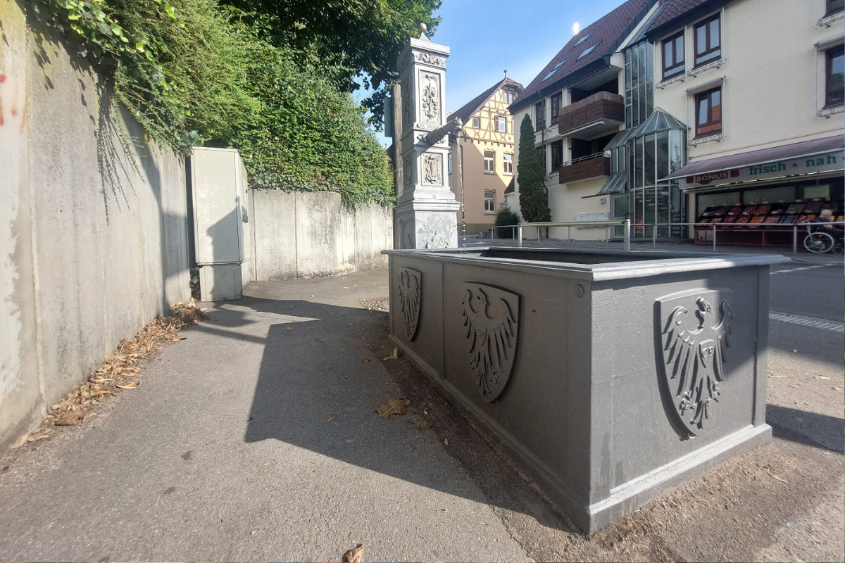 Gusseiserner Brunnen an der Sulzgrieser Straße