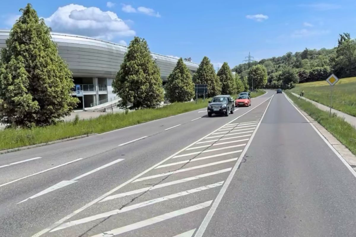 Kreisstraße nach Deizisau auf Höhe Möbel Rieger