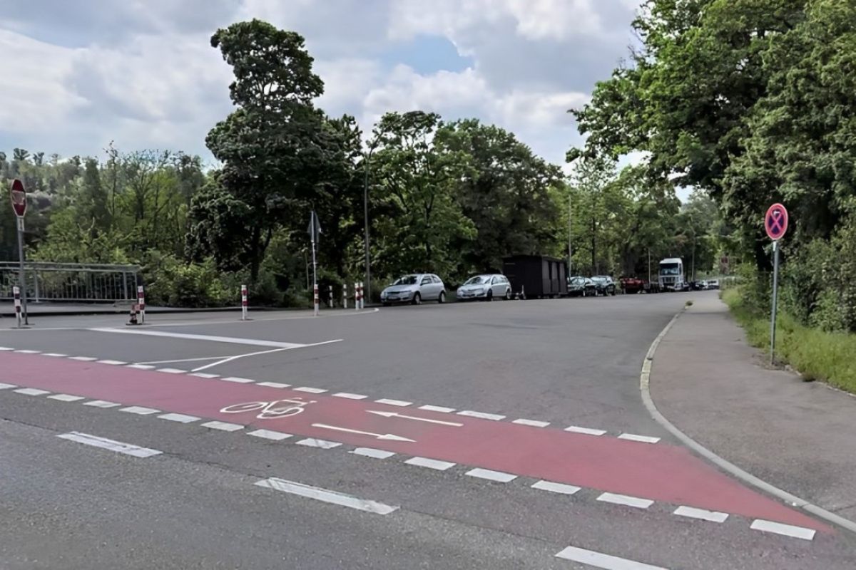 Rampe der Zeppelinstraße zur Dieter-Roser-Brücke