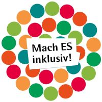 Bunte Punkte umrahmen den Schriftzug "Mach ES inklusiv"