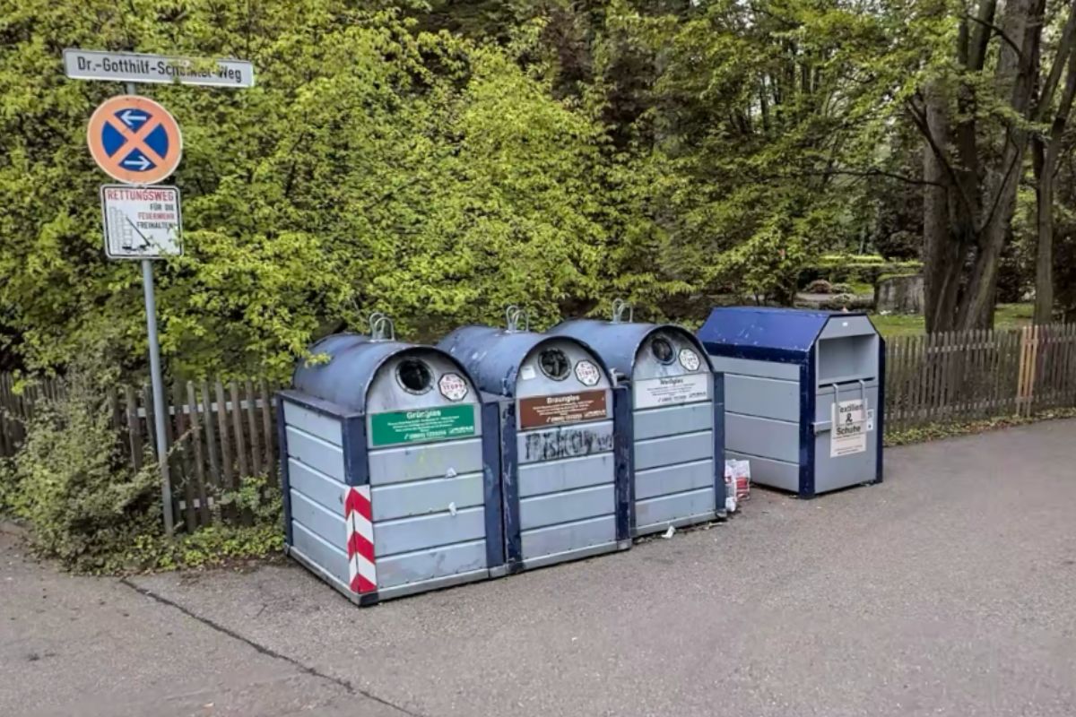 Wertstoffcontainer im Rolf-Nesch-Weg