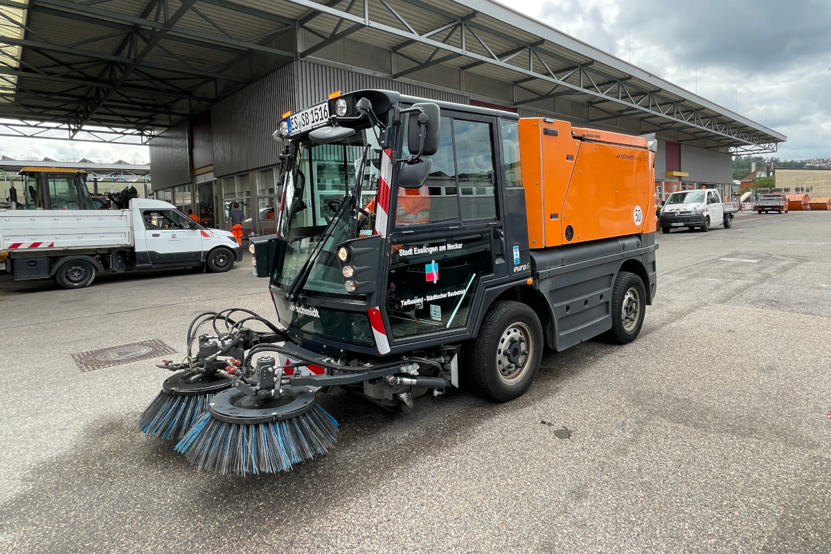 Kehrmaschine im Einsatz