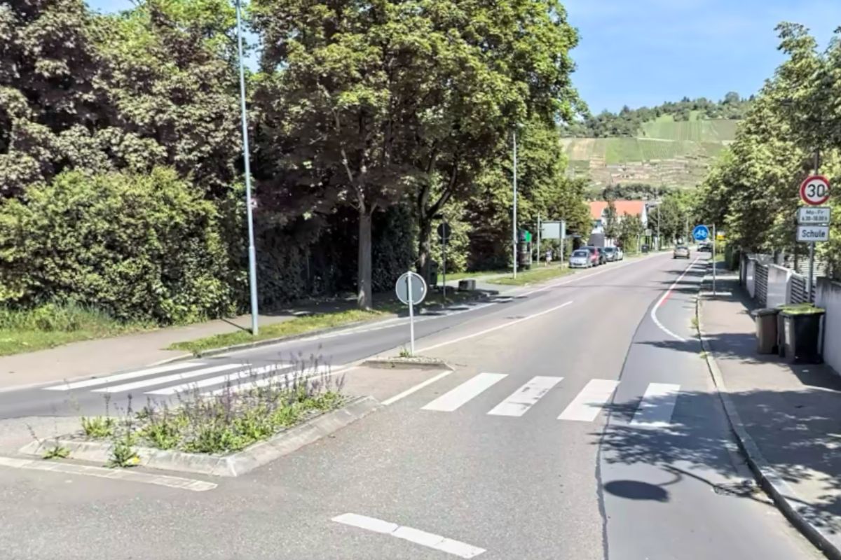 Blick in die Eberhard-Bauer-Straße vom Kreisverkehr zwischen Weilstraße und Parkstraße