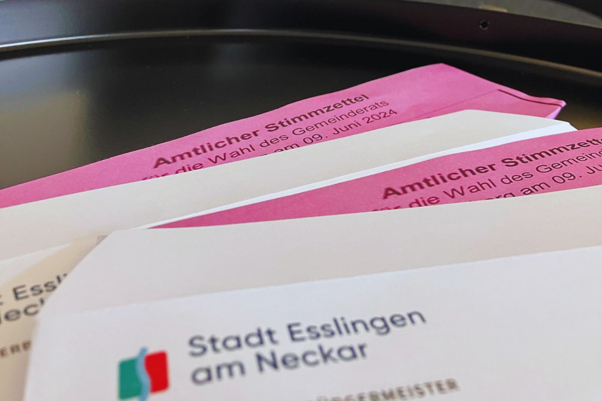 Zwei Stimmzettel für die Gemeinderatswahl