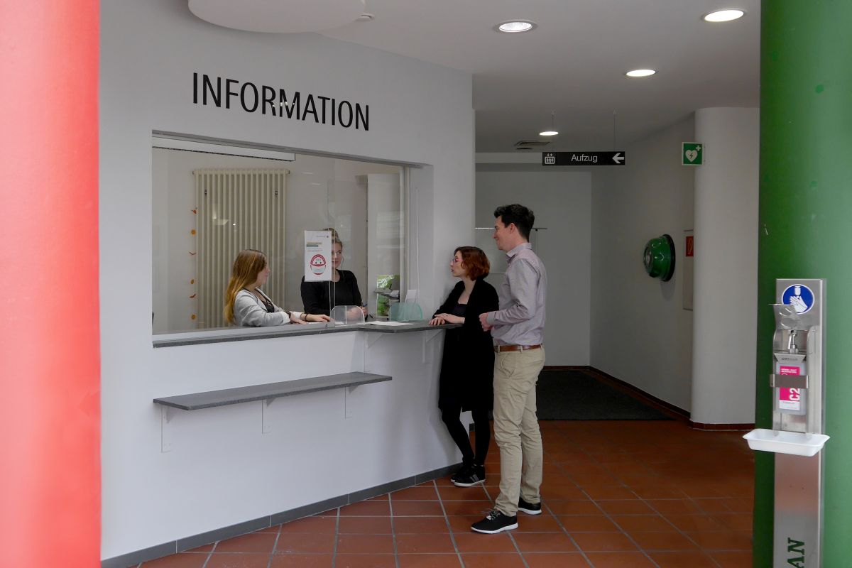 Bürgeramt Kundenberatung am Infoschalter im Bürgeramt