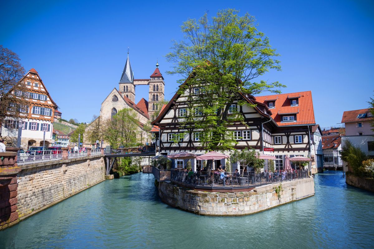 Agnesbrücke Blick von der Agnesbrücke über die Kanäle Richtung Stadtkirche.