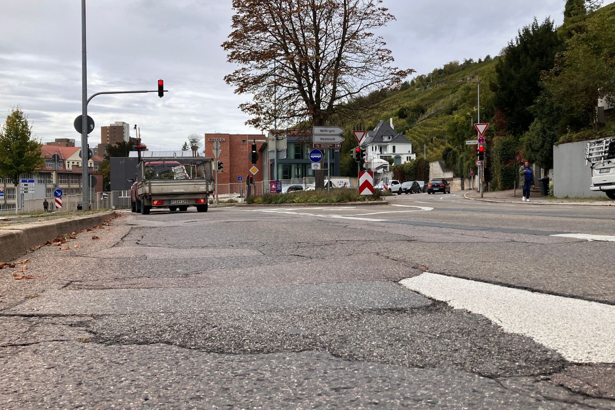 Berliner Straße auf Höhe der Kreuzung Mettinger Straße